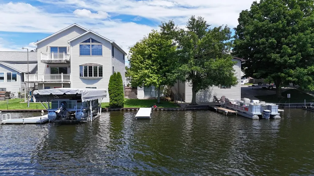 230 Duryeas Point Leoni Township MI 49254