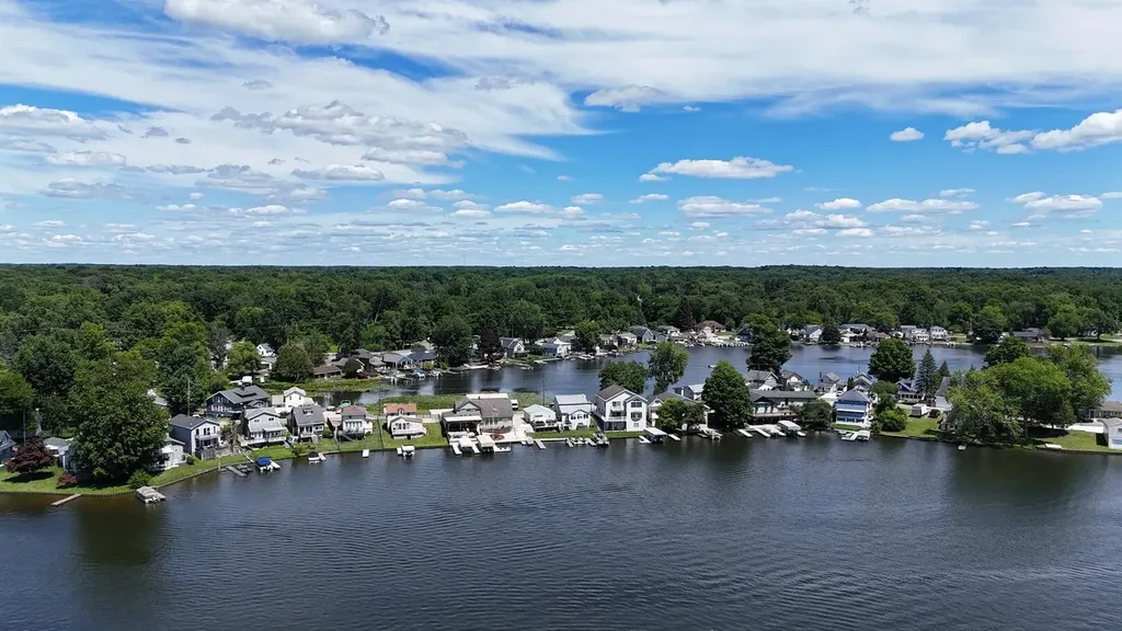 230 Duryeas Point Leoni Township MI 49254