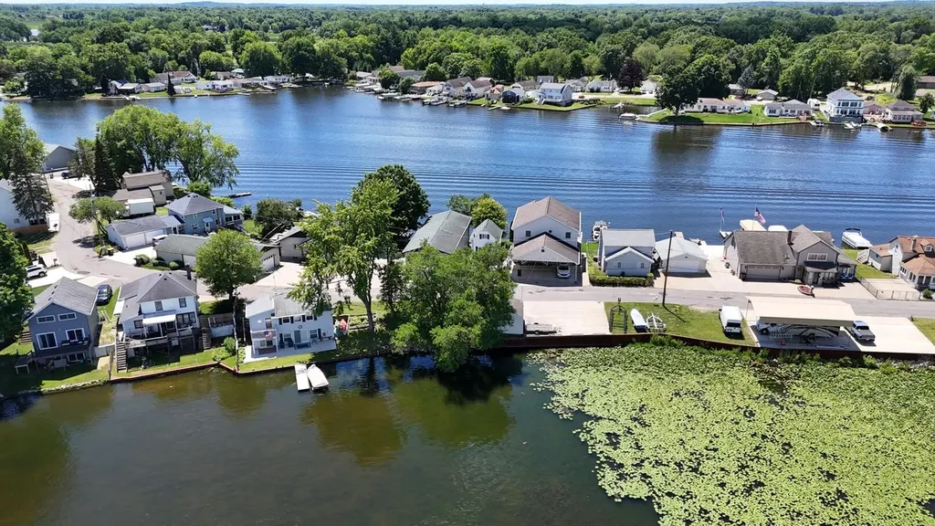 230 Duryeas Point Leoni Township MI 49254