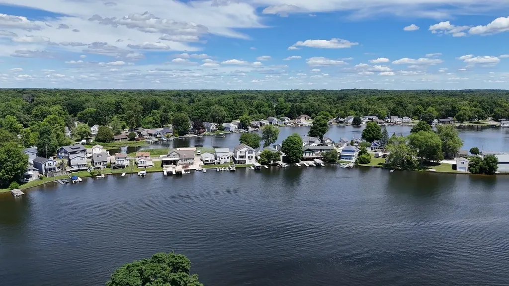 230 Duryeas Point Leoni Township MI 49254