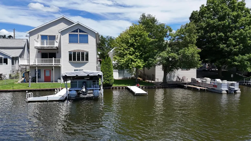 230 Duryeas Point Leoni Township MI 49254