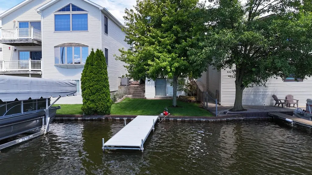 230 Duryeas Point Leoni Township MI 49254