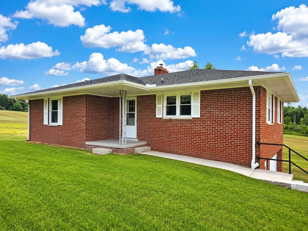 18100 English Road Manchester Township MI 48158