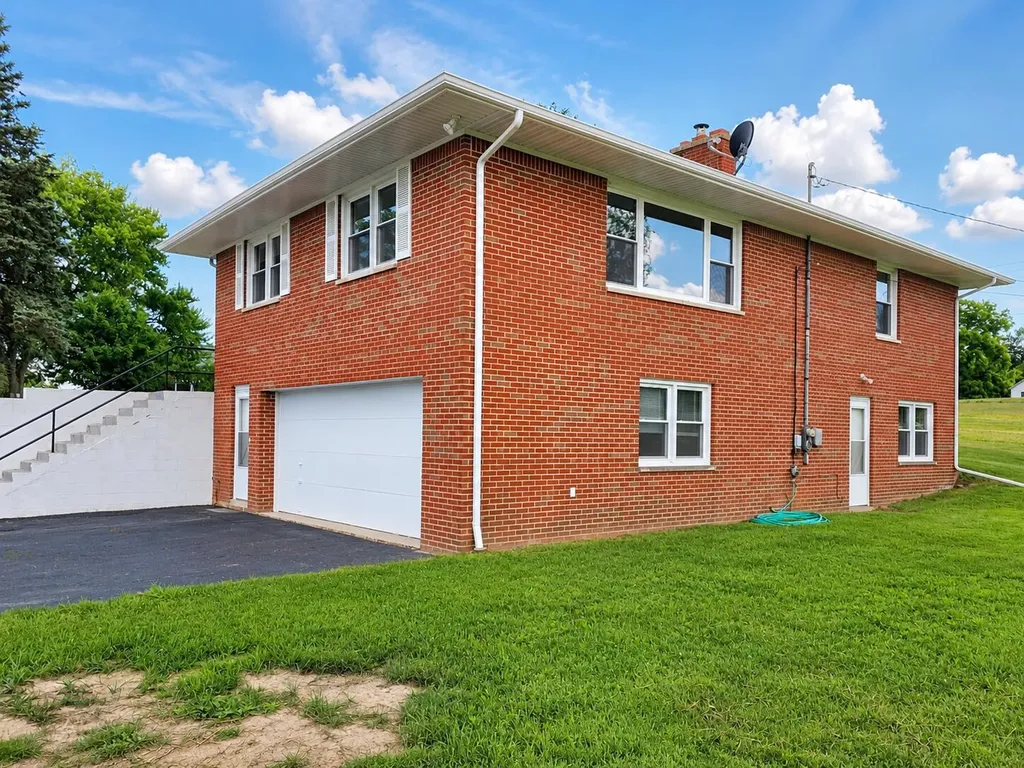 18100 English Road Manchester Township MI 48158