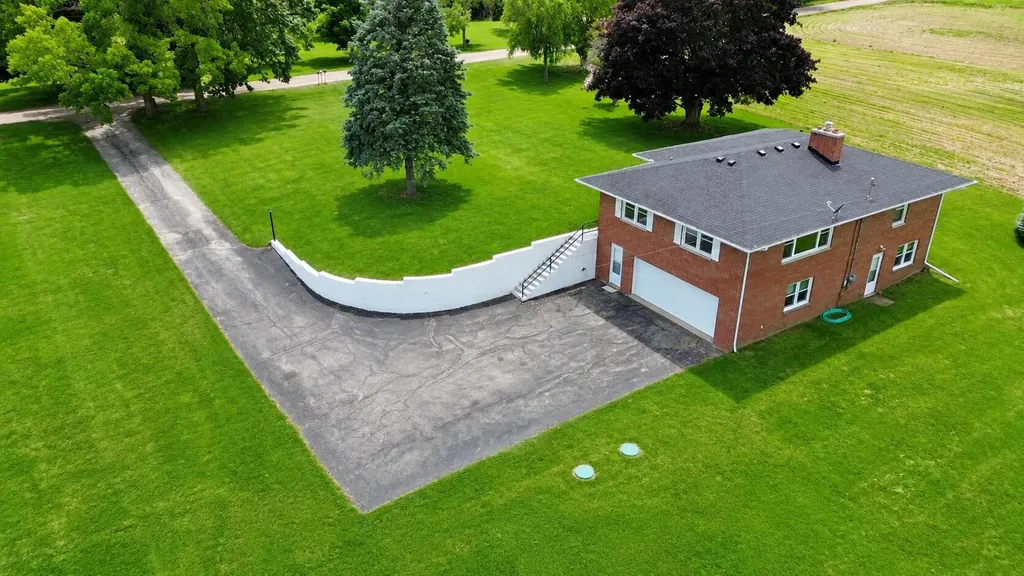 18100 English Road Manchester Township MI 48158