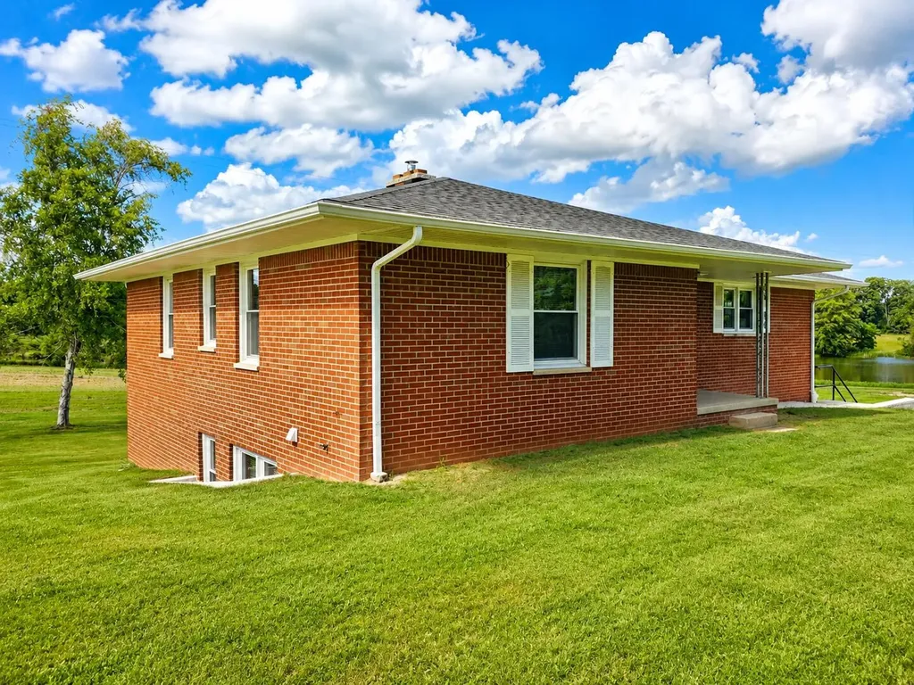 18100 English Road Manchester Township MI 48158