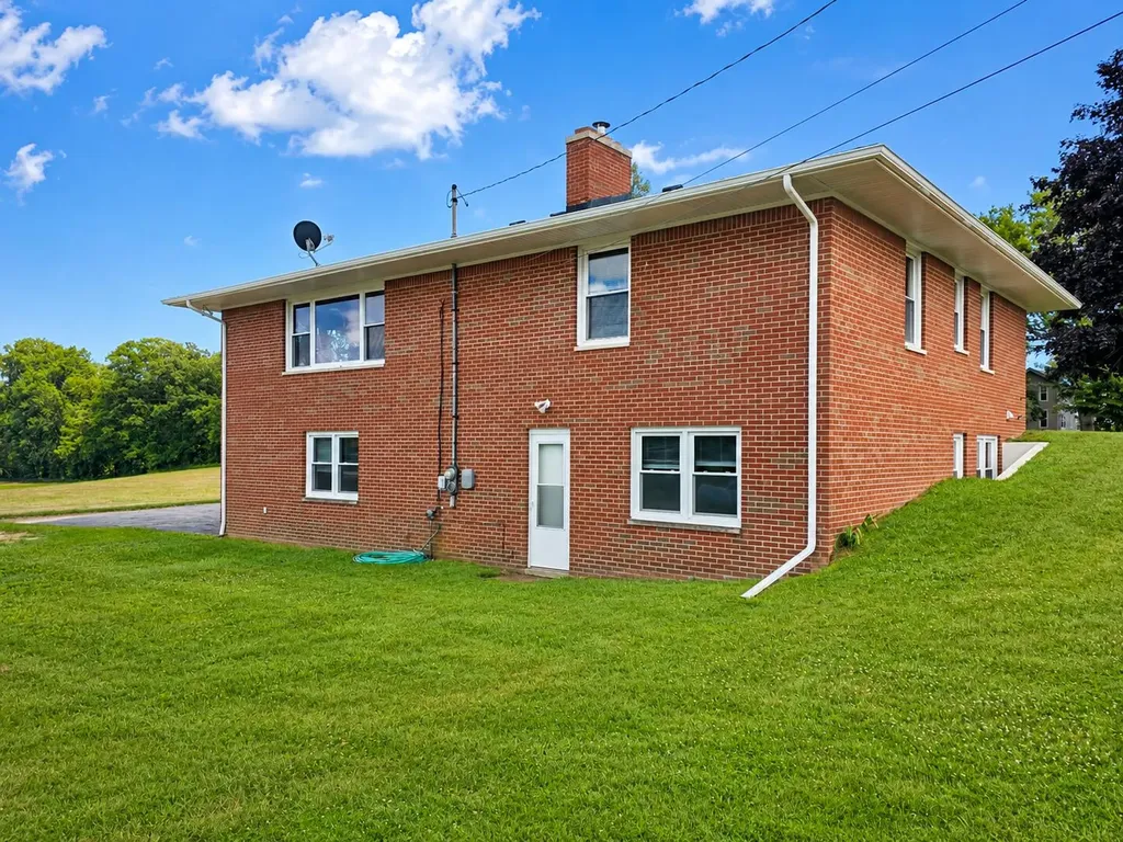 18100 English Road Manchester Township MI 48158