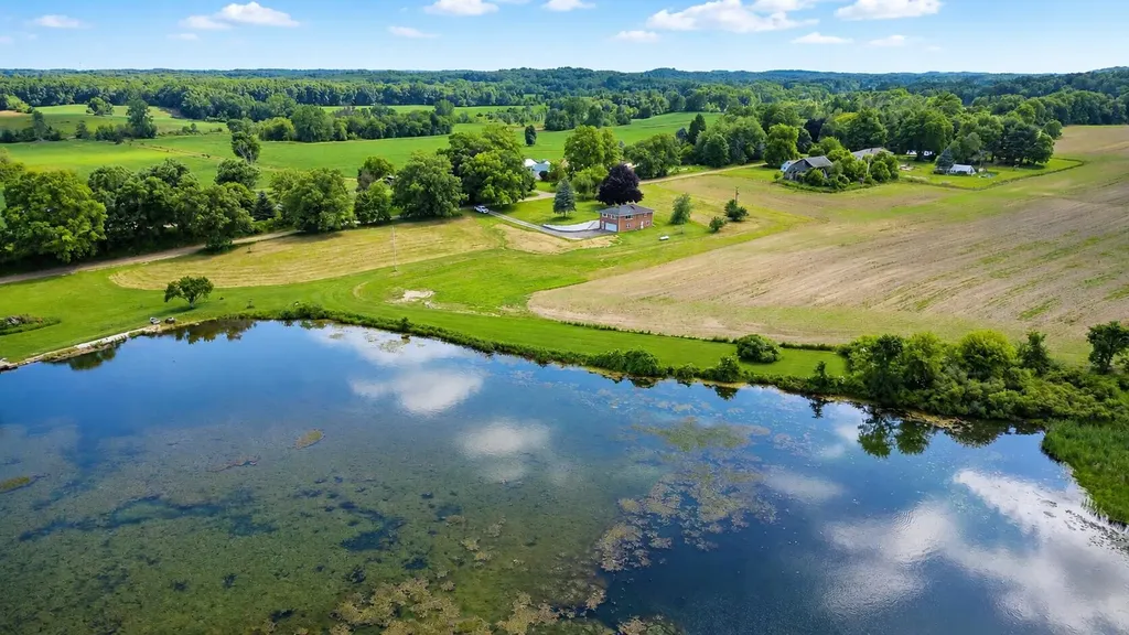 18100 English Road Manchester Township MI 48158