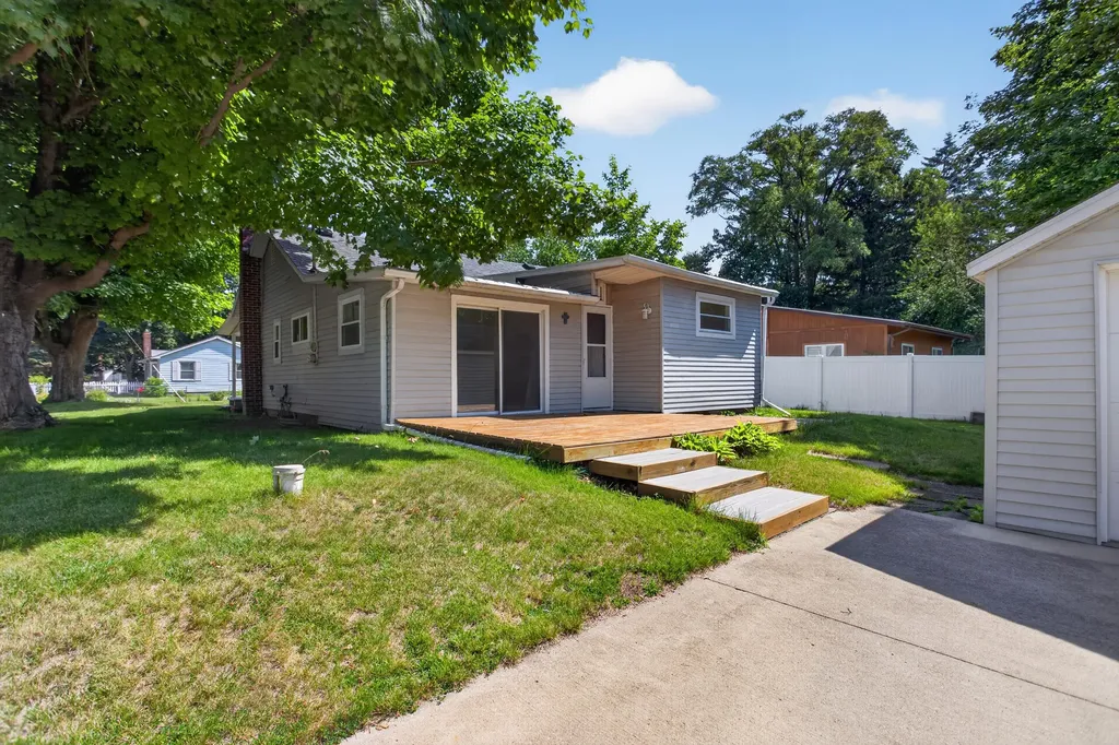 201 Tipperary Street Leoni Township MI 49254