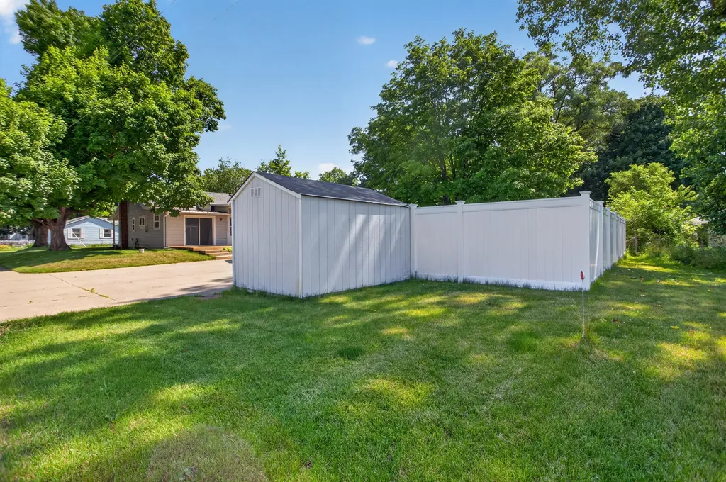 201 Tipperary Street Leoni Township MI 49254