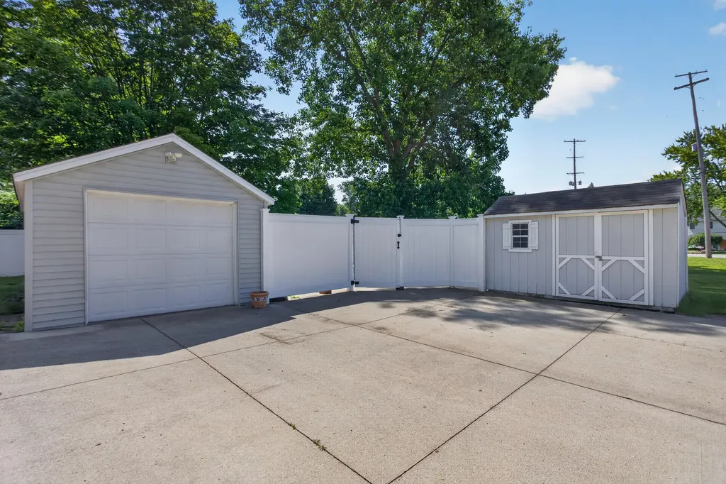 201 Tipperary Street Leoni Township MI 49254