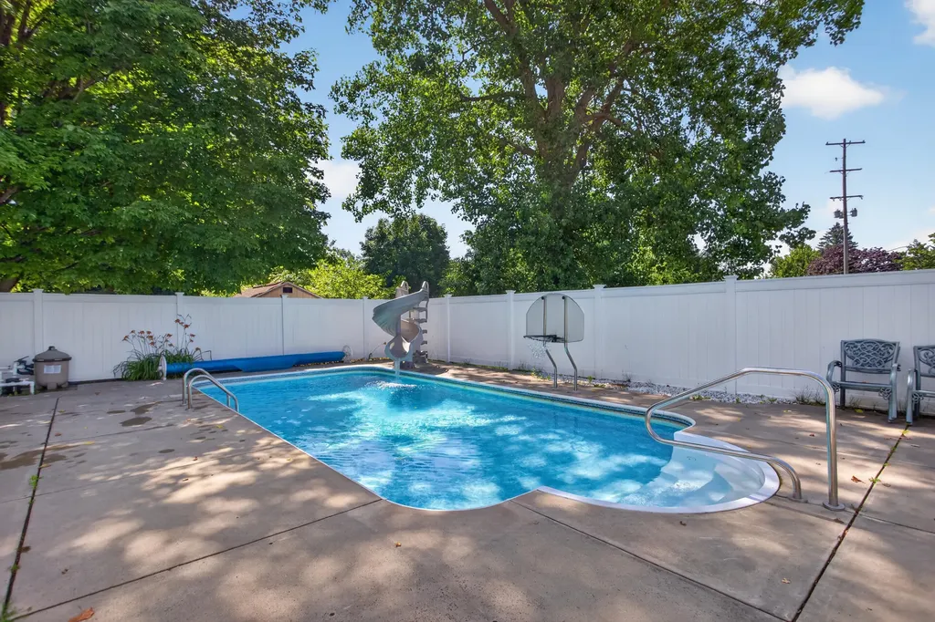 201 Tipperary Street Leoni Township MI 49254