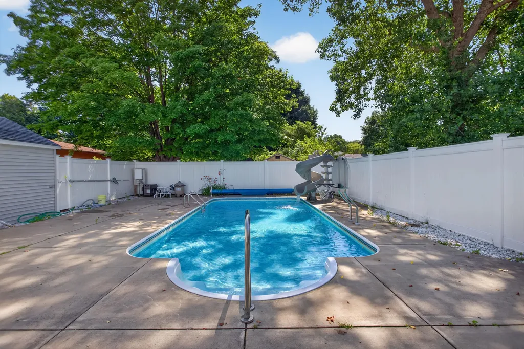 201 Tipperary Street Leoni Township MI 49254