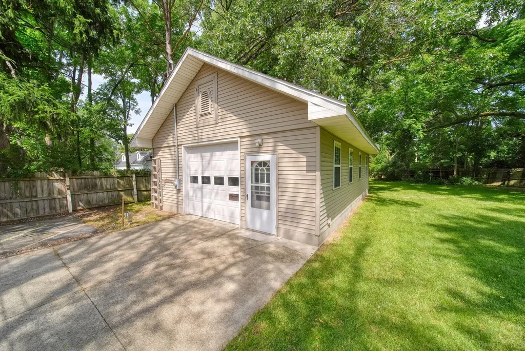 743 Briarcliff Road Jackson City MI 49201