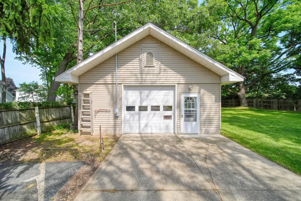 743 Briarcliff Road Jackson City MI 49201