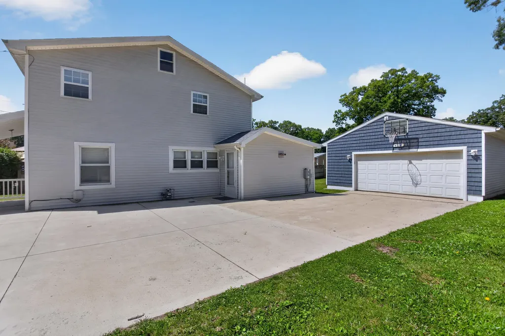 4718 S Draper Road Summit Township MI 49203