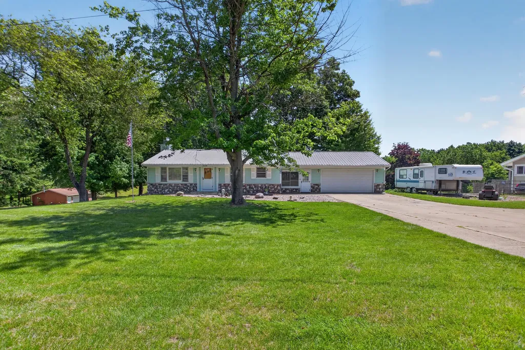 2695 Gilletts Lake Road Leoni Township MI 49201