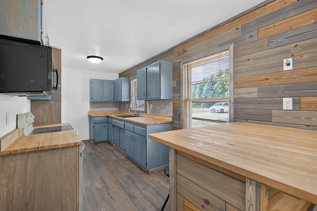 2695 Gilletts Lake Road Leoni Township MI 49201