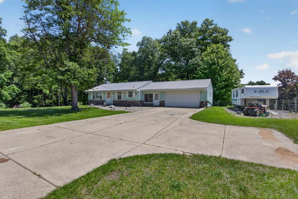 2695 Gilletts Lake Road Leoni Township MI 49201