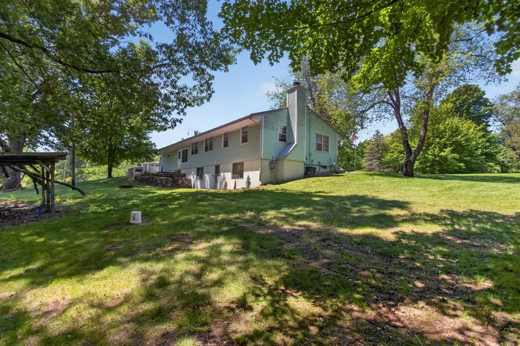 2695 Gilletts Lake Road Leoni Township MI 49201