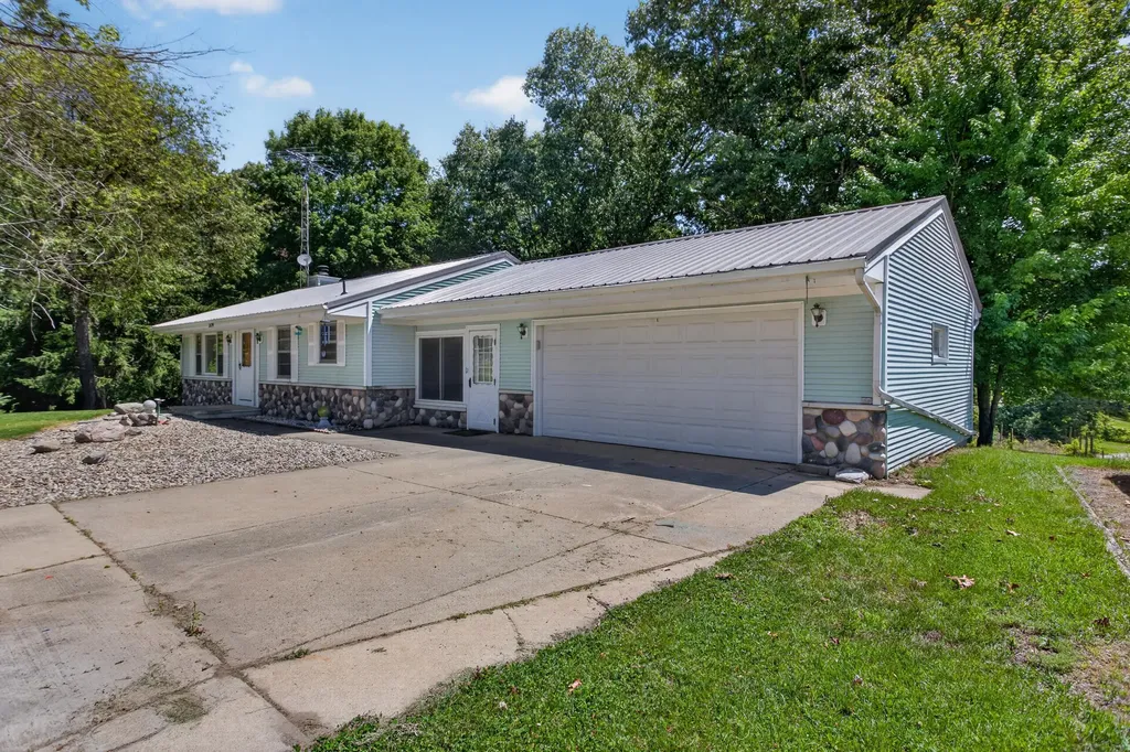 2695 Gilletts Lake Road Leoni Township MI 49201