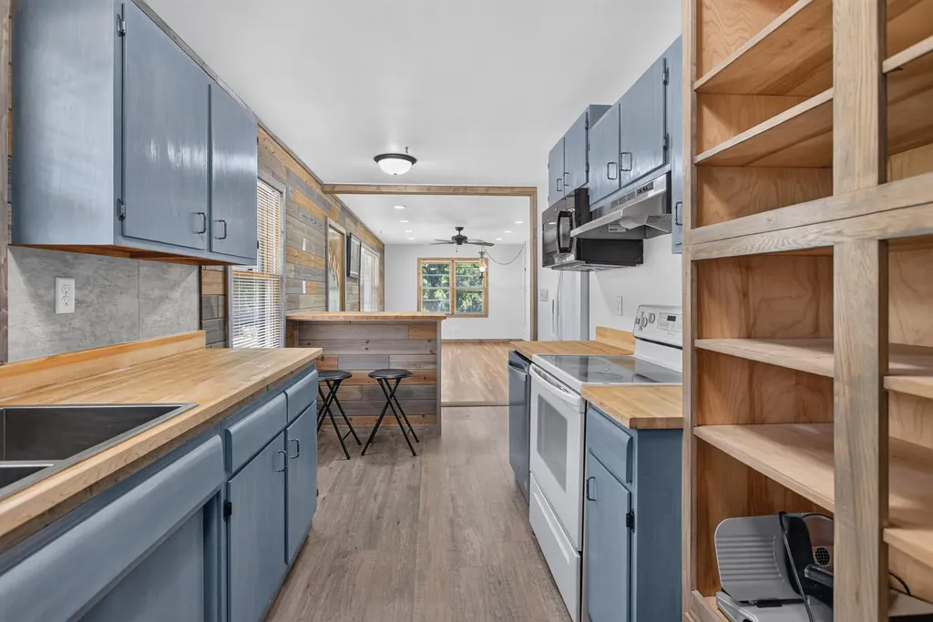 2695 Gilletts Lake Road Leoni Township MI 49201