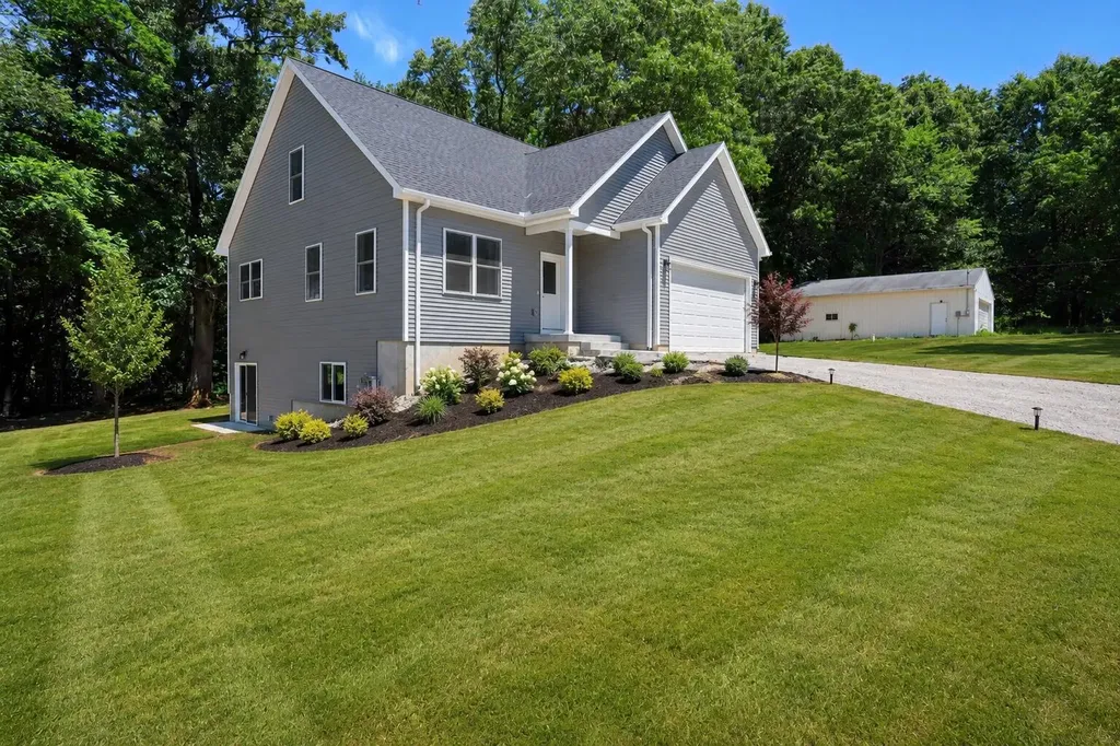 1823 N Sutton Road Leoni Township MI 49202