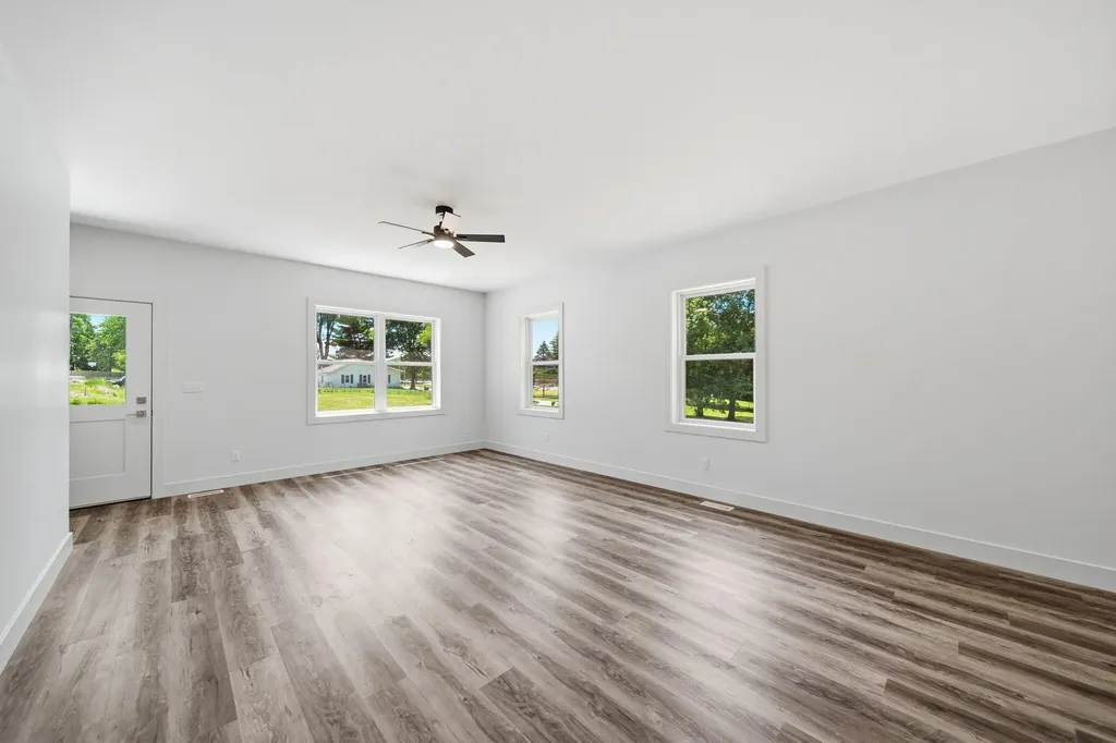 1823 N Sutton Road Leoni Township MI 49202