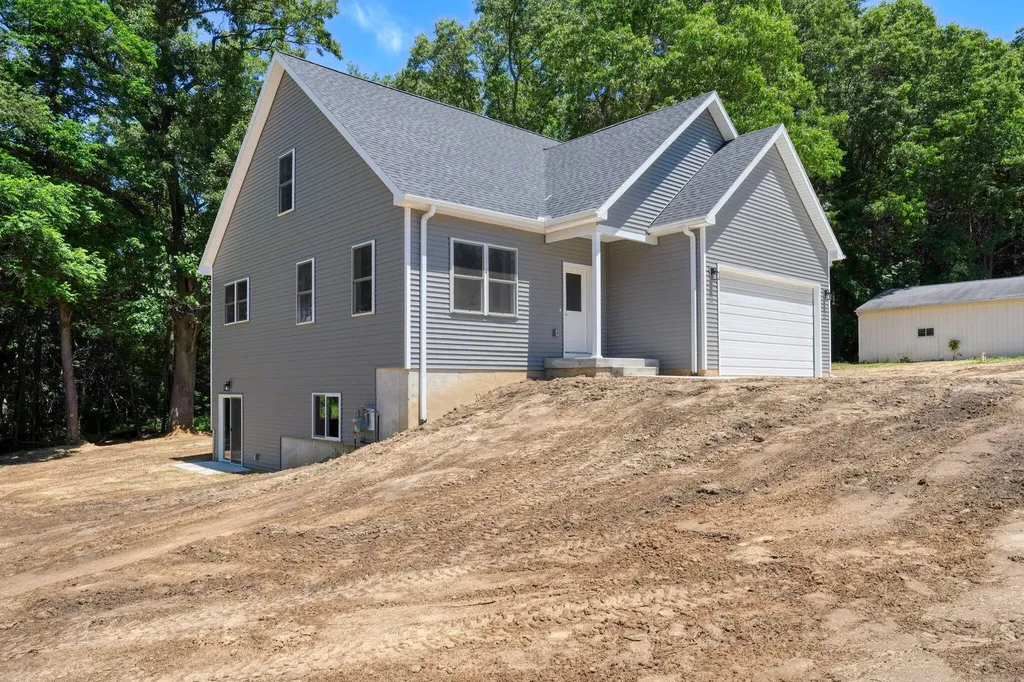1823 N Sutton Road Leoni Township MI 49202