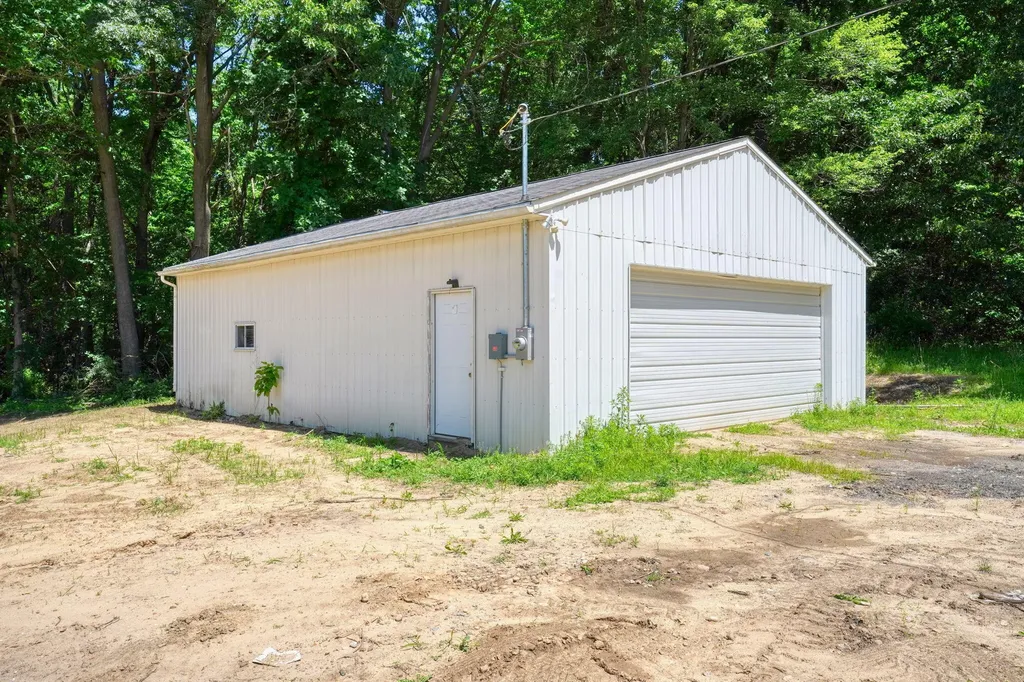 1823 N Sutton Road Leoni Township MI 49202