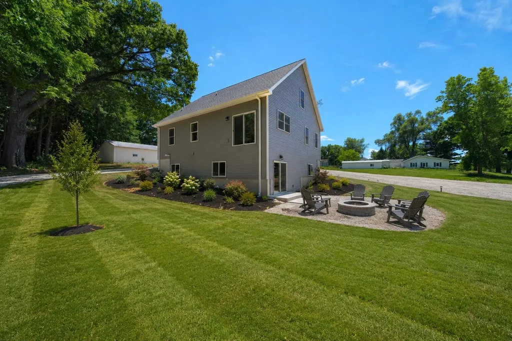 1823 N Sutton Road Leoni Township MI 49202