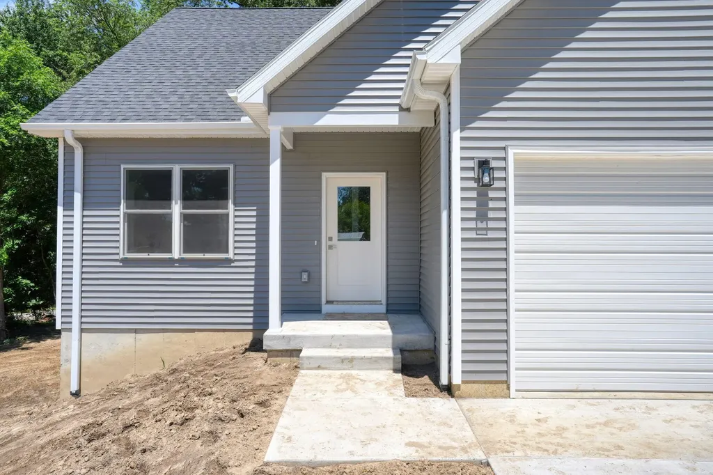 1823 N Sutton Road Leoni Township MI 49202