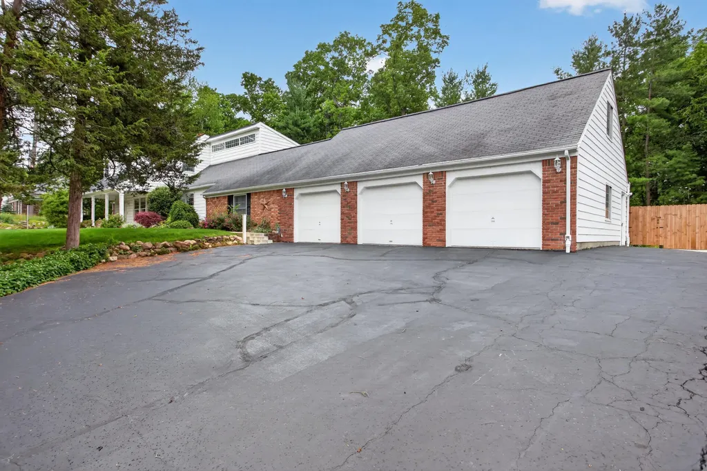 3841 Guest Summit Township MI 49203