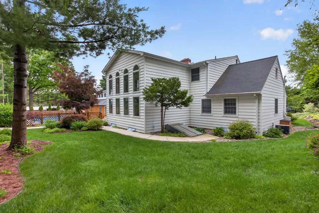 3841 Guest Summit Township MI 49203