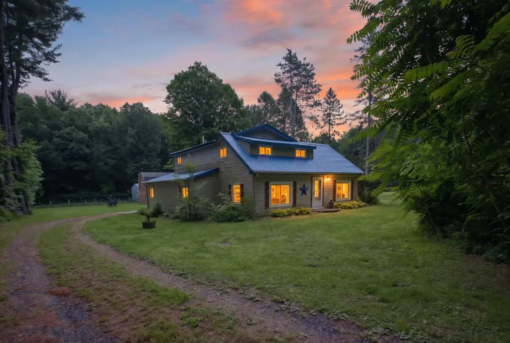 8727 Lansing Avenue Rives Township MI 49277