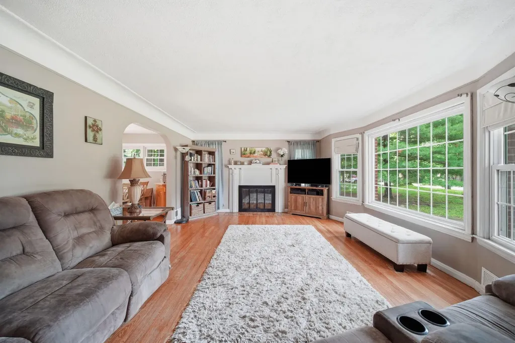 907 Westwood Boulevard Spring Arbor Township MI 49203