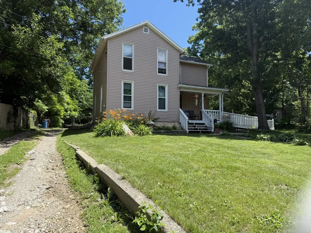 841 N Waterloo Avenue Jackson City MI 49202