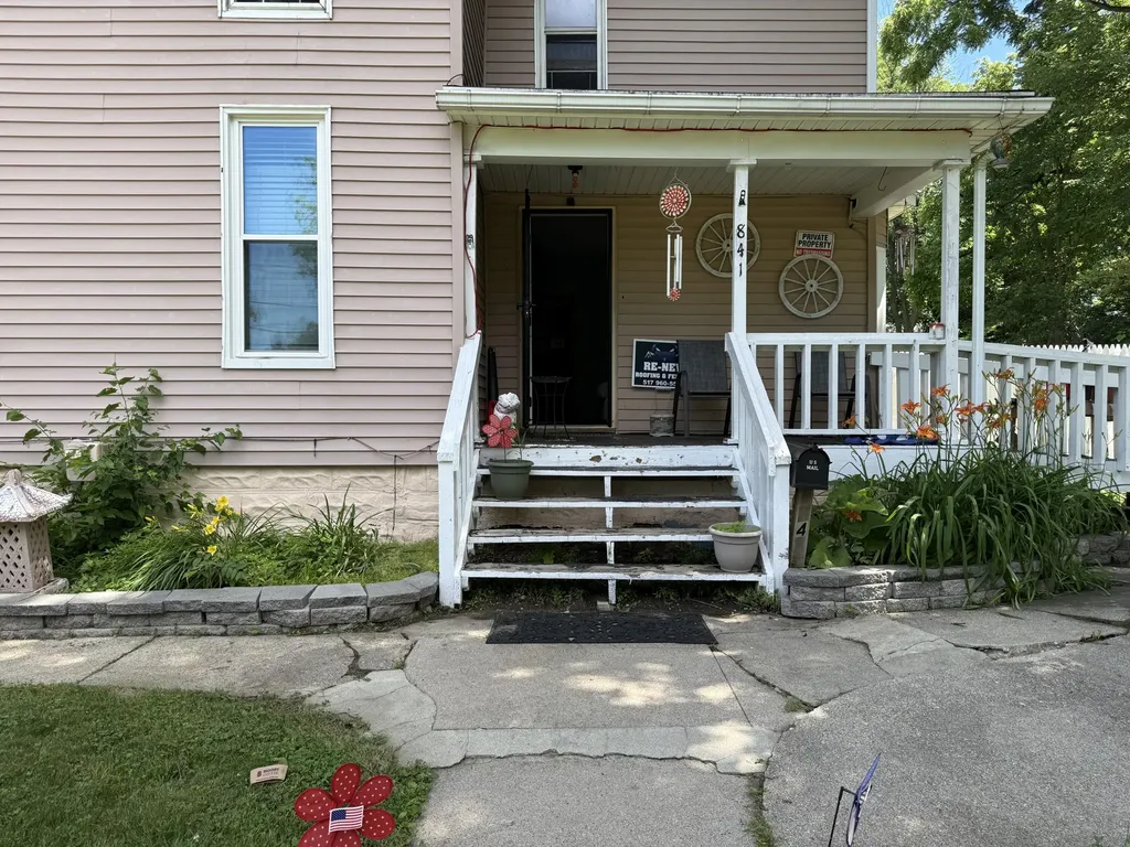841 N Waterloo Avenue Jackson City MI 49202