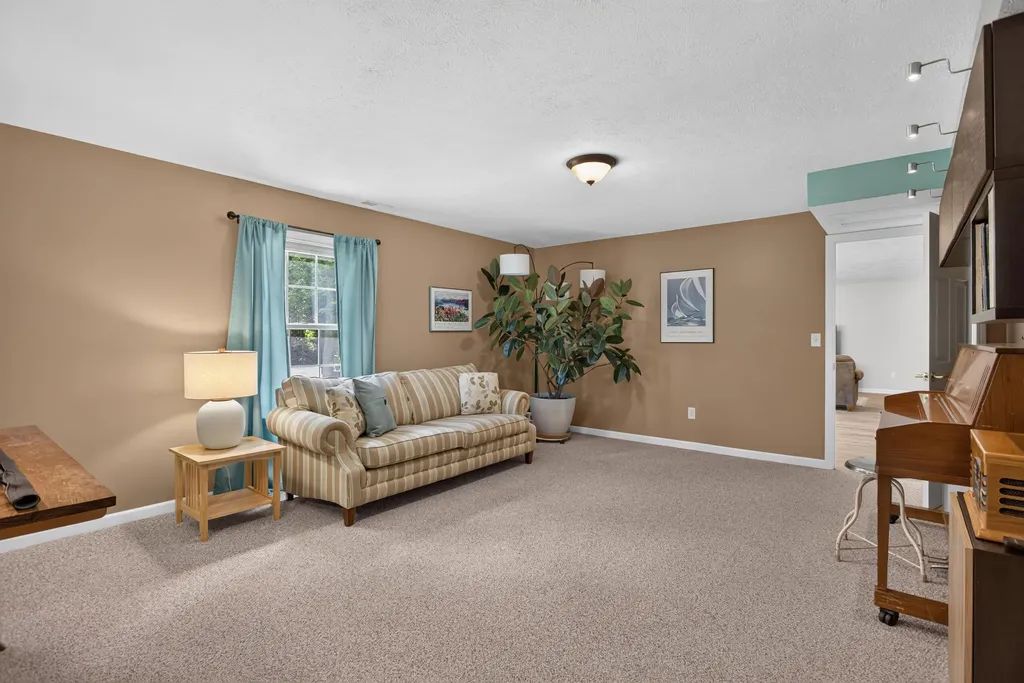 2061 Elwood Boulevard Spring Arbor Township MI 49283