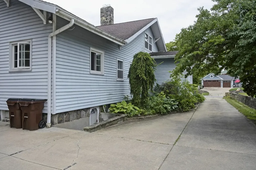 311 S Thompson Street Jackson City MI 49203