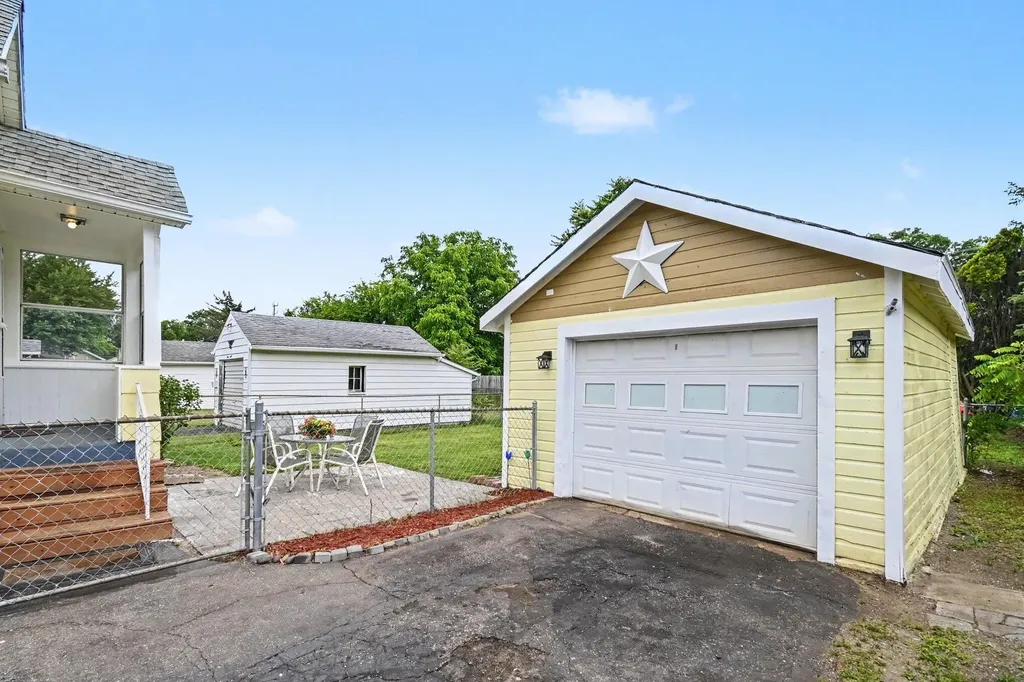 723 N Elm Avenue Jackson City MI 49202