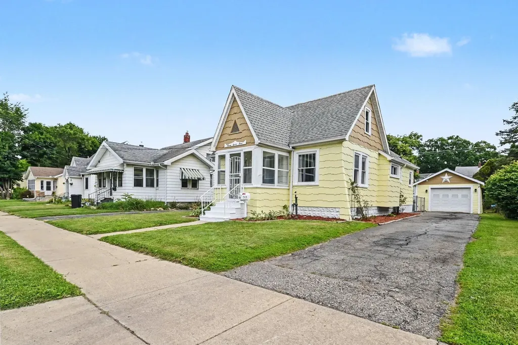 723 N Elm Avenue Jackson City MI 49202