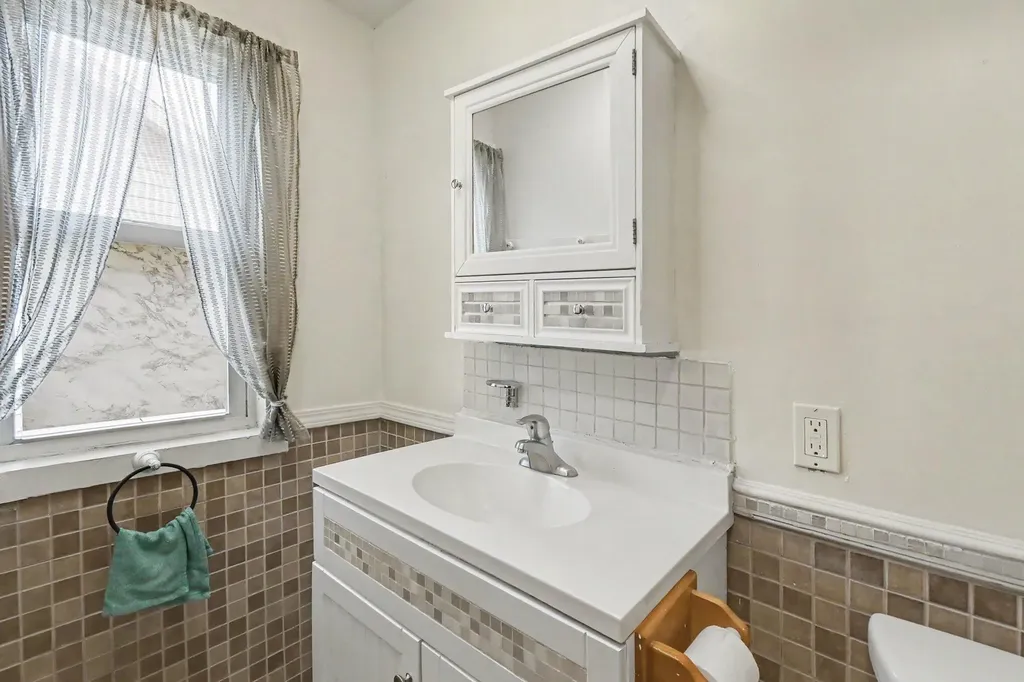 723 N Elm Avenue Jackson City MI 49202