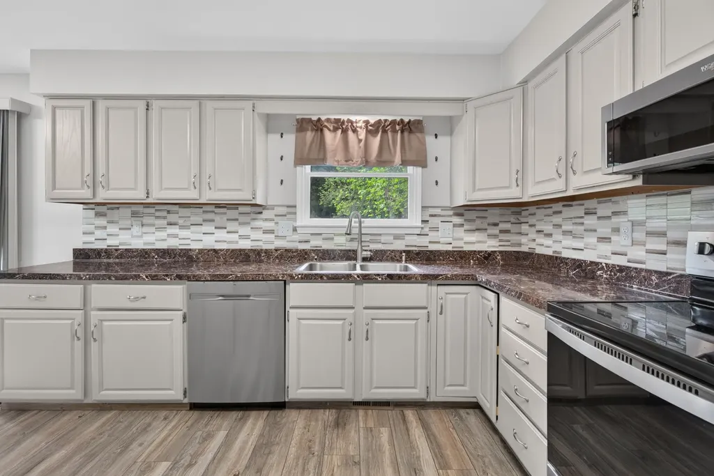 6276 Burning Tree Street Blackman Charter Township MI 49201