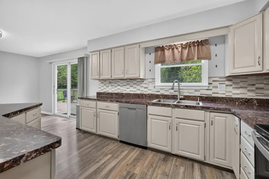 6276 Burning Tree Street Blackman Charter Township MI 49201