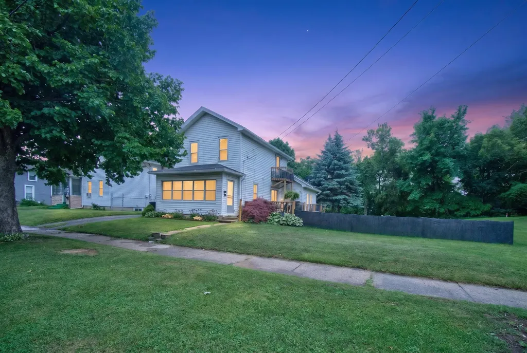 663 Oakhill Avenue Jackson City MI 49201