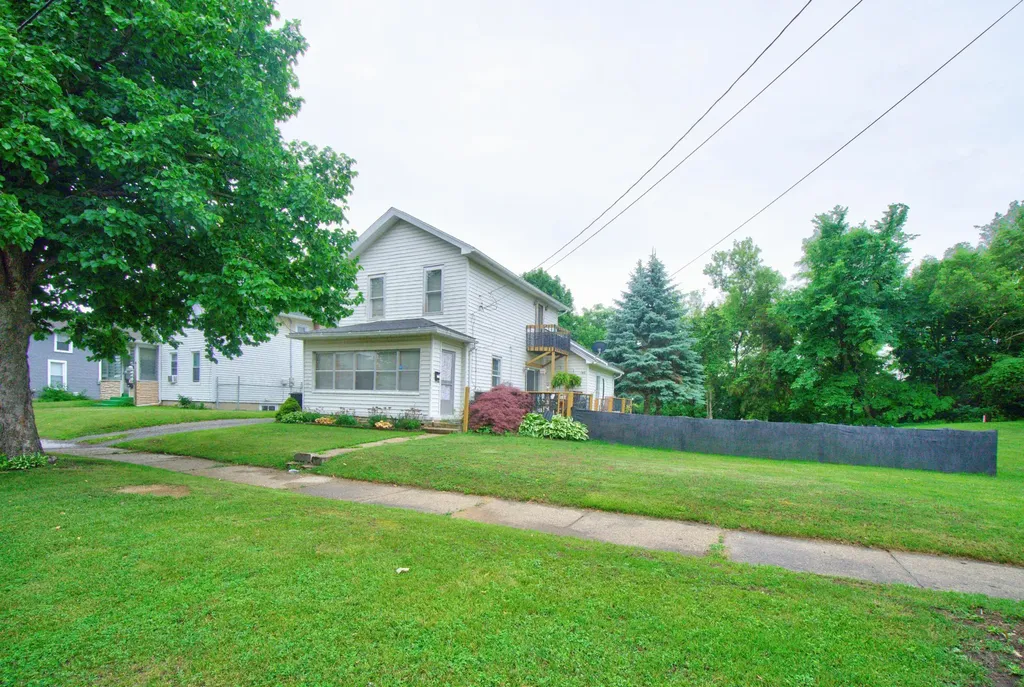 663 Oakhill Avenue Jackson City MI 49201
