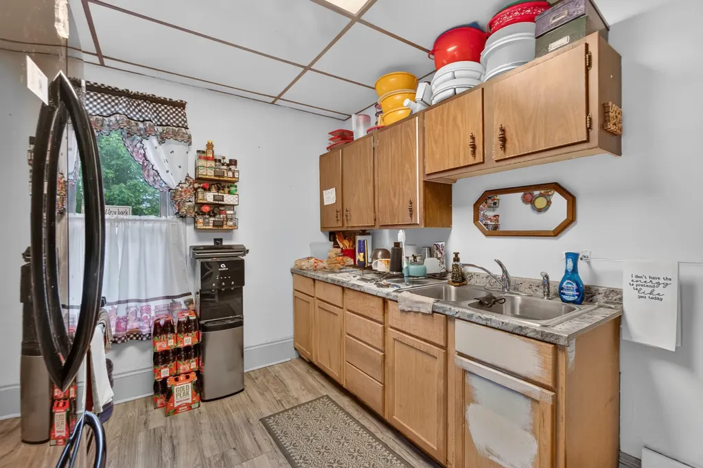 663 Oakhill Avenue Jackson City MI 49201