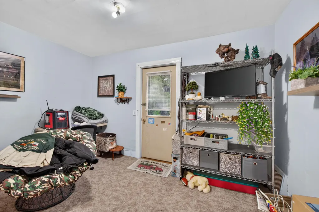 663 Oakhill Avenue Jackson City MI 49201