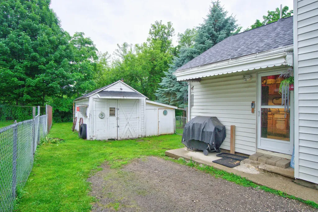 663 Oakhill Avenue Jackson City MI 49201